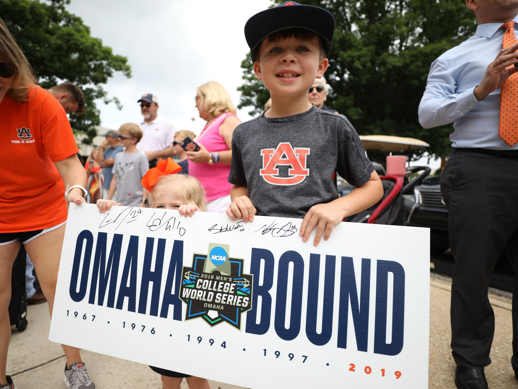 Auburn baseball departs for College World Series in Omaha